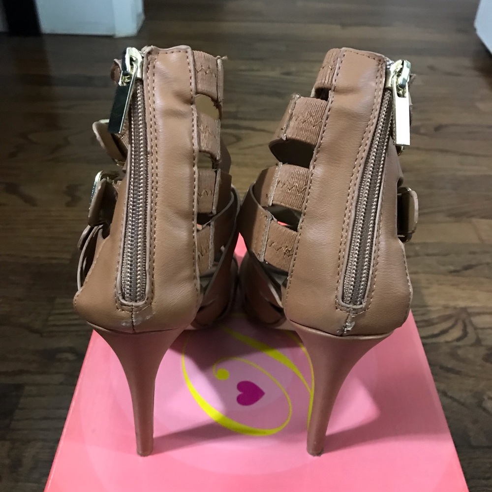 Heels - Picture 3 of 5